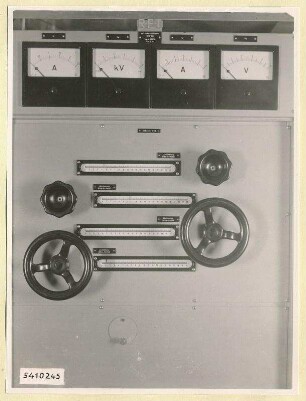 10-kW-Fernsehsender Nr. 507, Schrank B10 oben, Frontansicht geschlossen, Foto 1954