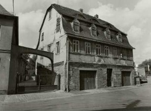 Glauchau, Wohnhaus, Straßenansicht