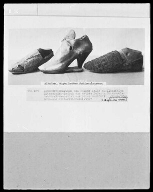 links: Frauenschuh, Mitte: Stöckelschuh, rechts: Frauenschuh