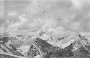 Gebirge : Bergspitzen eines Gebirgsmassivs.