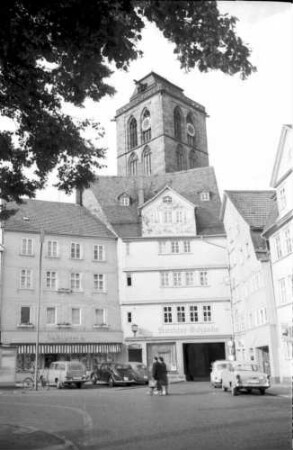 Bad Hersfeld: Stadtkirche, Durchblick vom Platz