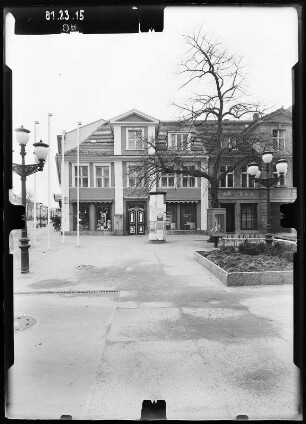 Potsdam, Dortustraße 17. Wohnhaus mit Läden. Straßenfront