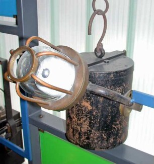 Akku-Lampe mit schwenkbarem Arm