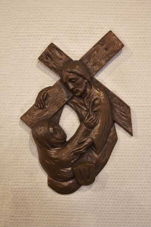 Kreuzweg mit fünfzehn Stationen — Christus begegnet seiner Mutter