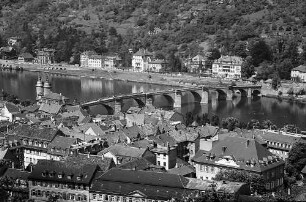 Heidelberg: Blick von der Schlossterrasse auf den Neckar