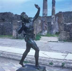 Tanzender Faun