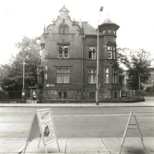 Cottbus, Karl-Liebknecht-Straße 20/Ecke Wernerstraße. Wohn-und Verwaltungsgebäude (um 1900). Straßenfront (Karl-Liebknecht-Straße)