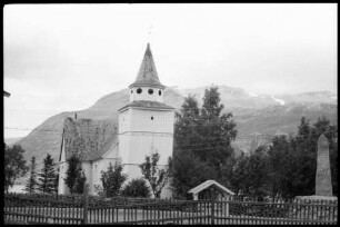 Vang: weiße Holzkirche