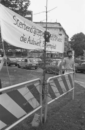 Informationskampagne der Karlsruher Arbeitsgemeinschaft Verkehr in der in der "Bürgeraktion Umweltschutz Zentrales Oberrheingebiet" BUZO im Rahmen einer bundesweiten Aktionswoche gegen das Waldsterben