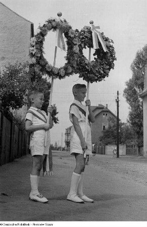 Portrait zweier Kranzträger anläßlich des Kamenzer Forstfestes