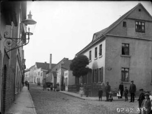 Der Advokatenweg 14, Advokatenweg 15, Advokatenweg 16 (Eckhaus zum Schleifweg) von der Westseite des Schleifwegs zwischen Großer Gosenstraße und Schleifweg gesehen
