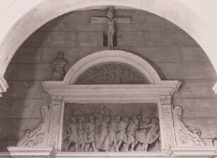 Kreuztragung Christi : Schweriner Schloss, Portal der Schlosskirche
