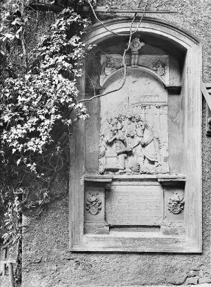 Meißen-Siebeneichen. Schloss Siebeneichen. Denkmal Ernst von Miltitz