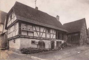 Bergzabern-Gegend. Fachwerk. Bauernhaus