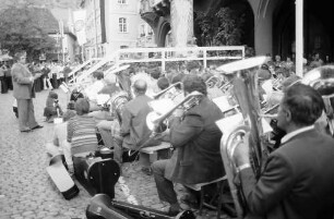 Freiburg: Musikkapelle auf dem Münsterplatz