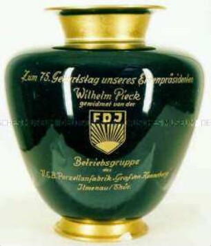 Vase zum 75. Geburtstag von Wilhelm Pieck