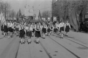 Demonstration zum 1. Mai 1951 in Berlin : Pioniere im Demonstrationszug