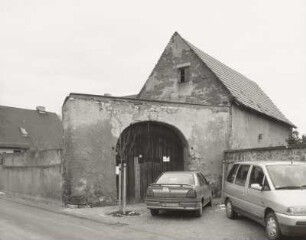 Seitengebäude : Toranlage und Seitengebäude eines Vierseithofes (E. 18./ A. 19. Jh.)
