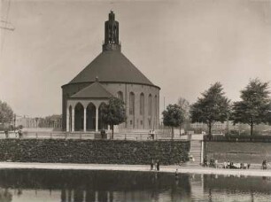 Berlin. Siedlung Tempelhof. Ansicht der von 1927 bis 1928 errichteten Evangelischen Kirche (Evangelische Paulus-Kirchgemeinde Tempelhof).