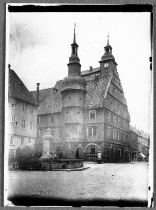 Vorm Rathaus in Hildburghausen
