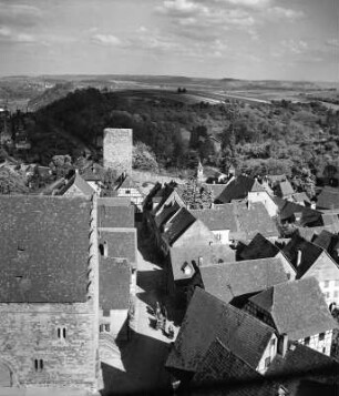 Bad Wimpfen. Stadtteil Wimpfen am Berg mit romanischem Steinhaus und Rotem Turm. Ansicht von Westen