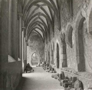 Visegrád. Schloss. Arkadengang zum Lapidarium