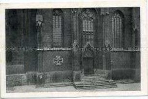Kirchenportal in Jena mit Nagelkreuz
