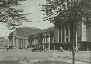 Leipzig, Hauptbahnhof, Straßenfront, Ansicht von Südosten