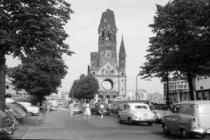 Berlin: Ruine der Gedächtniskirche; von der Kanstraße