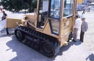 Fotografie: Raupentraktor, Gummiraupenlaufwerk, Antriebs- und Anbausystem