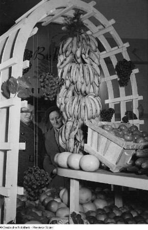 Messestand mit Südfrüchten
