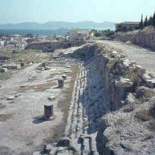 Eleusis. Telesterion. Mysterienstätte. Das Telesterion und Raum der Einweihungen, gegen Salamis.