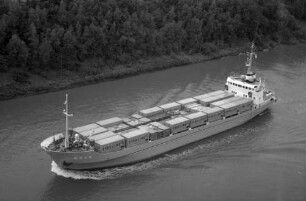 Grünenthal: Stückgut und Containerschiffe von der Straßenbrücke bei Grünenthal [Schiff Bele]