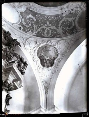 Friedhofkirche; Kartusche im Chor