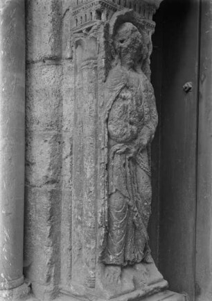Gewändefigur