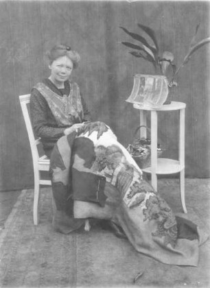 Porträt Kaethe Siegert, sitzend