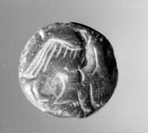Minoische Gemme (Lentoid): Hockender, umblickender Greif
