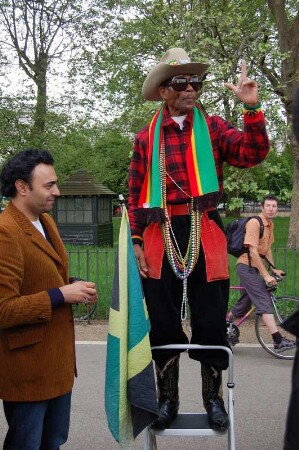 Speakers’ Corner in London : Steht auf einer Leiter und diskutiert: Mann aus Äthiopien