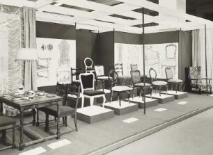 Ausstellungskoje mit Polsterstühlen (Stilmöbeln) des VEB Stil- und Polstermöbel Rabenau