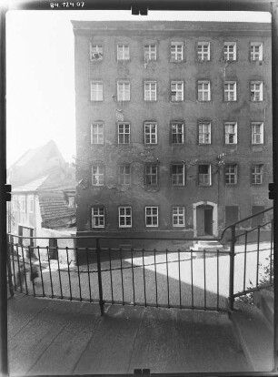 Meißen-Altstadt, Hohlweg 3. Wohnhaus (16./17. Jh.). Straßenfront (Teilansicht) von Rote Stufen