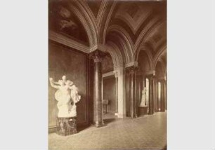 Blick in die Ausstellung der Nationalgalerie, Querhalle