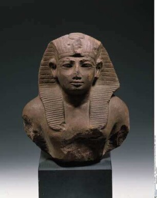 Oberteil einer Kniefigur des Pharao Amenophis II.