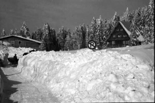 Feldberg: Villa im verschneiten Wald