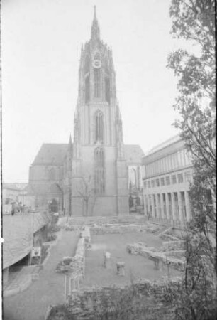 Frankfurt: Domturm, Durchblick auf den Dom