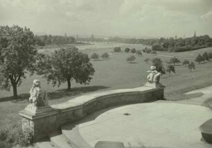 Putten : Blick vom Aussichtspavillon am Waldschlößchen über die Elbe nach Südwesten zur Altstadt