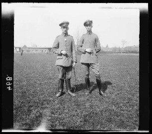 Fresnes-les-Montauban (Dep. Pas-de-Calais, Frankreich): [Oberstabsarzt Dr. Veith und Oberleutnant Veith] ("Gebrüder Veith")