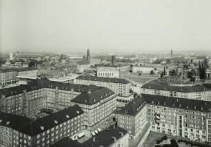 Dresden. Blick vom Rathausturm nach Norden über die Baublöcke an der Ostseite des Altmarktes zu Schloß und Neumarkt