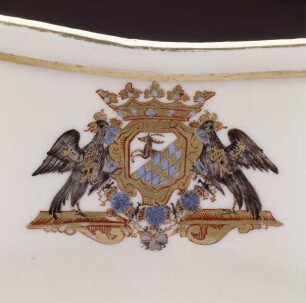 Service mit dem Wappen Podewils und Blumendekor