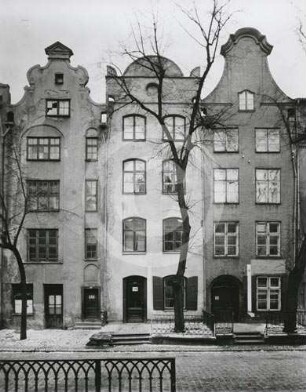 Fassaden der Bürgerhäuser Wilhelmstrasse 38, 39 und 40 in Elbing