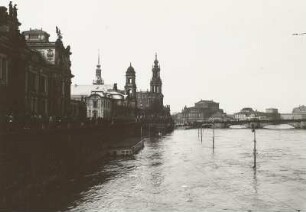 Dresden, Blick von der Brühlschen Terrasse über das Terrassenufer nach Westen bei Hochwasser